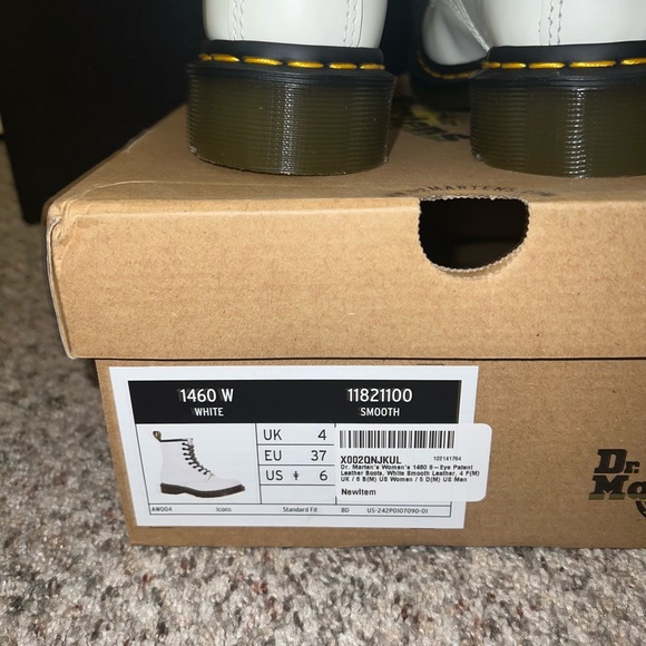 New Dr. Martens 1460 Women’s Smooth Leather Lace Up Boots - Picture 6 of 6